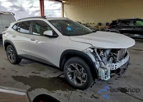 2025 Chevrolet Trax 1Lt z USA, uszkodzony, nr VIN KL77LHEP4SC240239